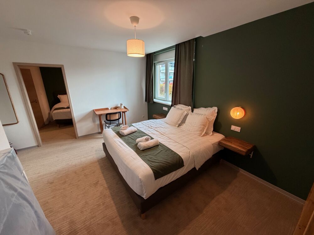 Chambre verte, calme après la promenade